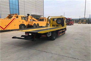 诏安非事故拖车